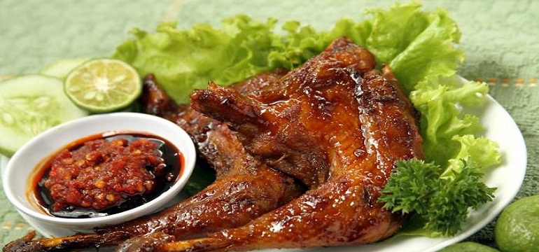 Membuat Ayam Bakar di Rumah Untuk Hidangan Istimewa Berbuka Puasa