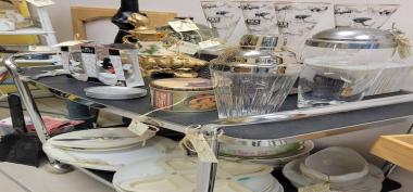 Mengenal 3 Vintage Chicks dan Produk Antique Dresser